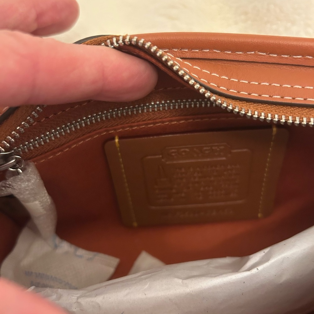 *AUTHENTIC*🍓COACH CRYSTAL SWING ZIP🍓NWOT - Picture 5 of 8